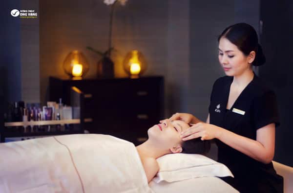 Đồng phục của nhân viên spa The Ritz-Carlton Spa